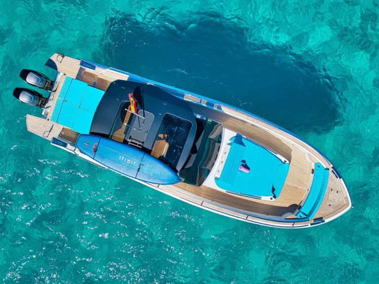 Rent a italyure Italyure 40  Ibiza Town
