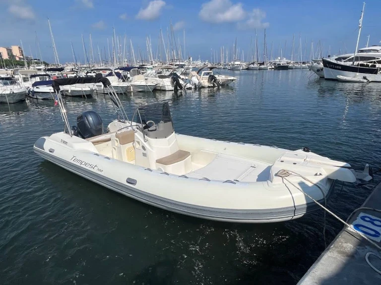 Rent a Capelli Tempest 700 Sun Golfe-Juan
