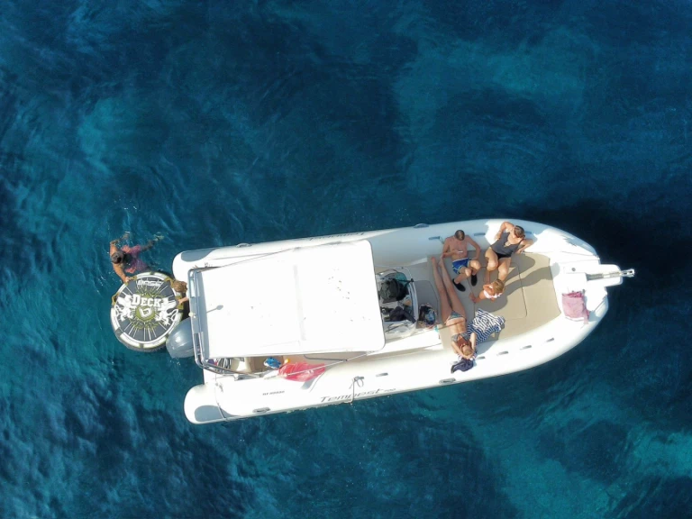 Motorboat rental in Golfe-Juan - Capelli Tempest 700 Sun