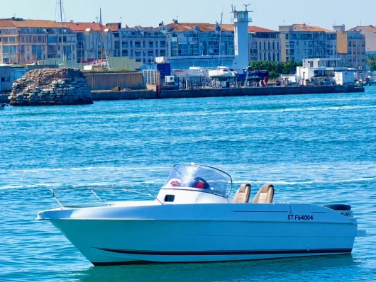 Bareboat Rental Motorboat B2 Marine with a boat licence