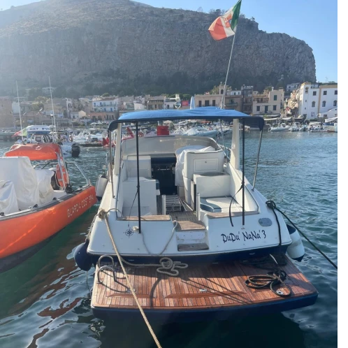 Bareboat Rental Motorboat Airon with a boat licence