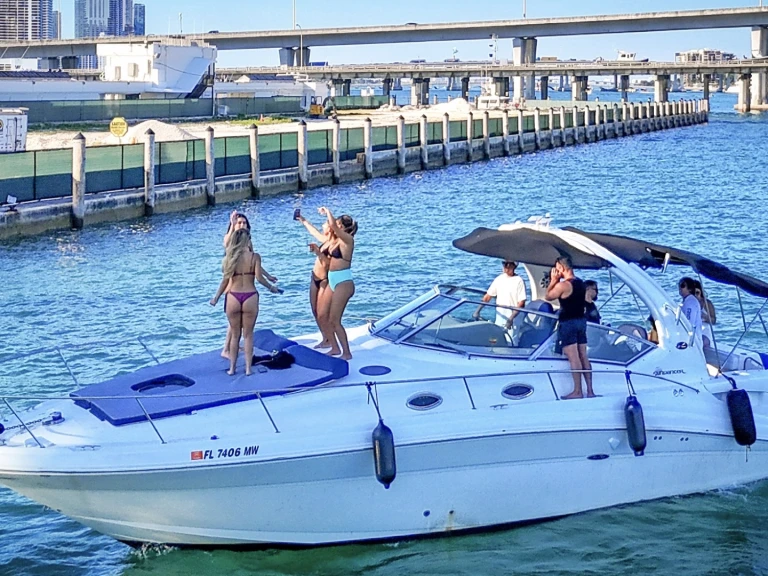 Motorboat for rent Miami at the best price