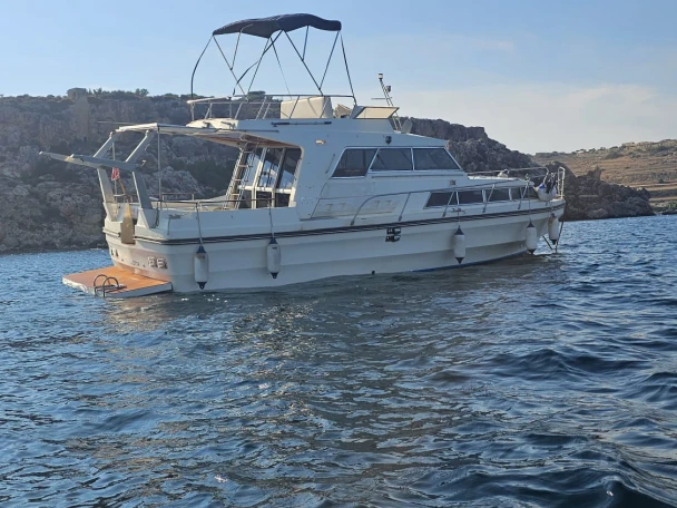 Rent a Ferretti Altura 38 Fly Xemxija