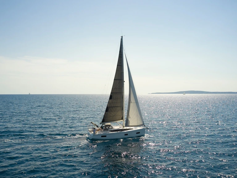 Rent a Bavaria Bavaria C38 Portoferraio