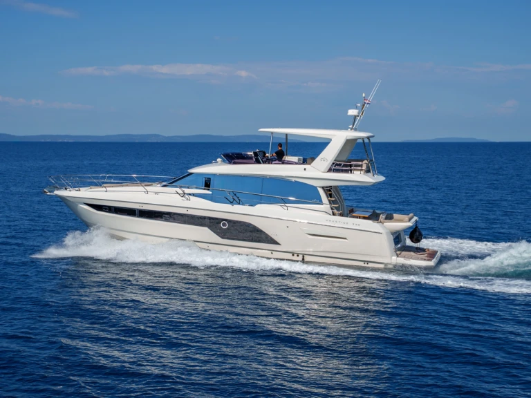 Rent a Jeanneau Prestige 590 Podstrana