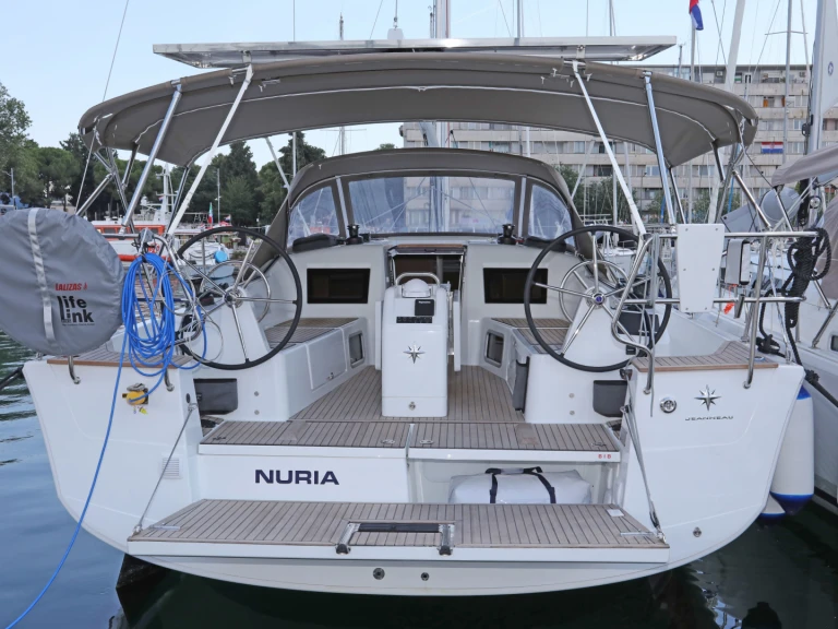 Rent a Jeanneau Sun Odyssey 415 Pula