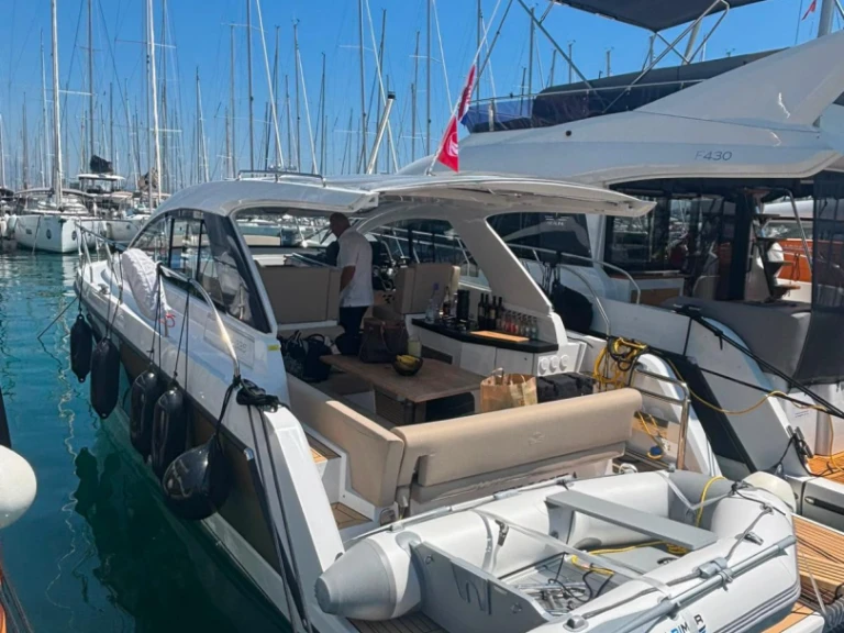 Sealine Sealine S335 charter bareboat or captained in  Biograd na Moru