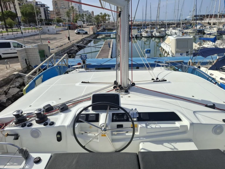 Boat rental Lagoon Lagoon 46 in Dénia on Samboat