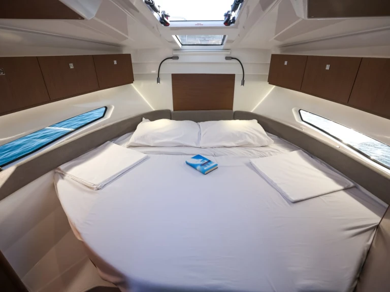 Yacht charter Sukošan cheap Antares 9