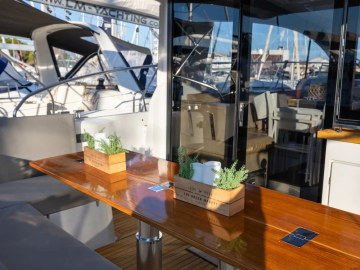 Bareboat Rental Luxury Yacht Sealine with a boat licence