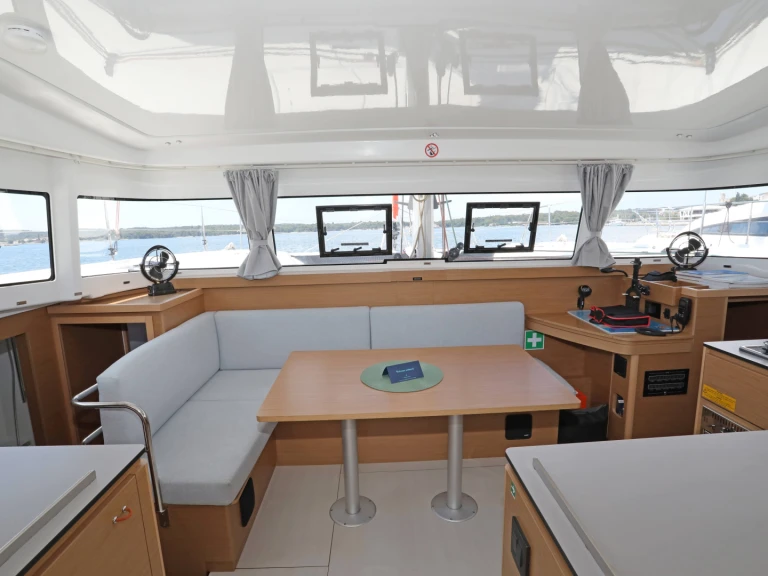Yacht charter Pula cheap Excess 11