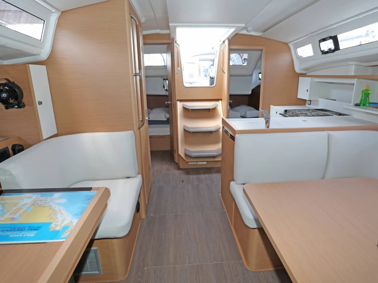 Rent a Jeanneau Sun Odyssey 415 Pula