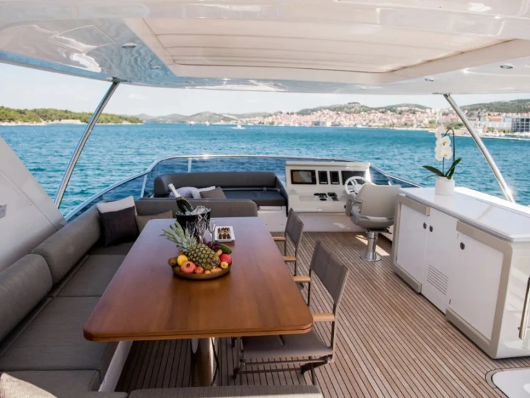 Azimut Azimut 72 Fly charter bareboat or captained in  Skradin