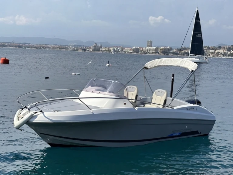 Bénéteau Flyer 6.6 SUNdeck charter bareboat or captained in  Saint-Raphaël