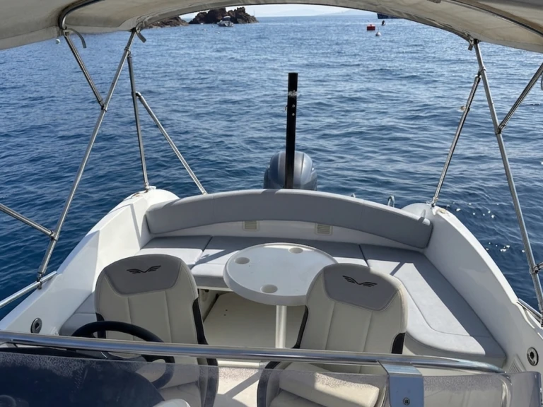 Bénéteau Flyer 6.6 SUNdeck in Saint-Raphaël on SamBoat