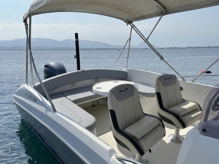 Yacht charter Saint-Raphaël cheap Flyer 6.6 SUNdeck