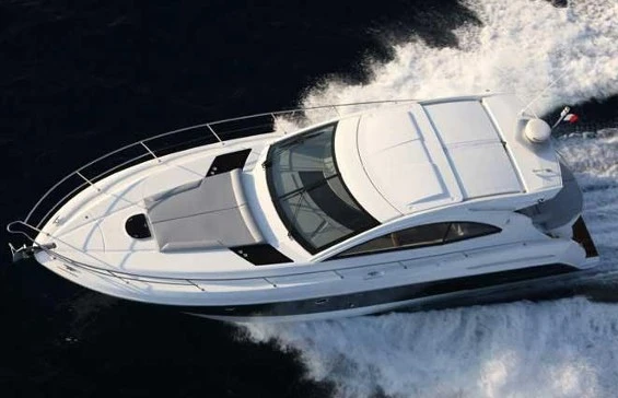 Boat rental MonteCarloYachts 42 in Juan-les-Pins on Samboat