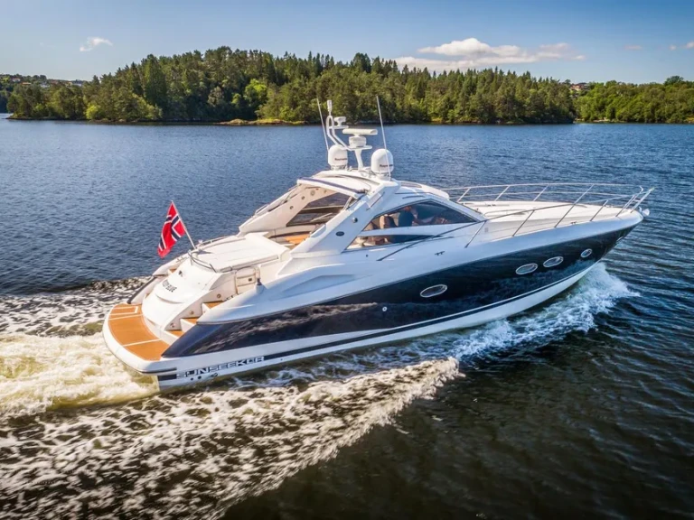 Bareboat Rental Motorboat Sunseeker with a boat licence