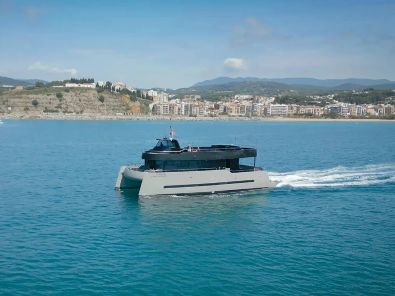 Yacht charter Albufeira cheap Custom