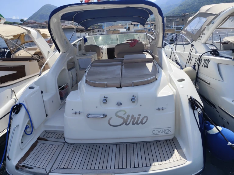 Bareboat Rental Motorboat Cranchi with a boat licence