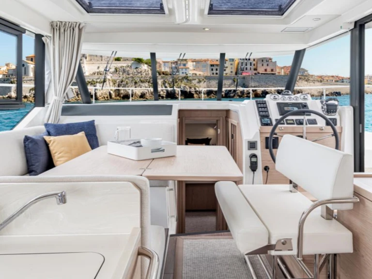 Bénéteau Swift Trawler 41 Fly in Juan-les-Pins on SamBoat