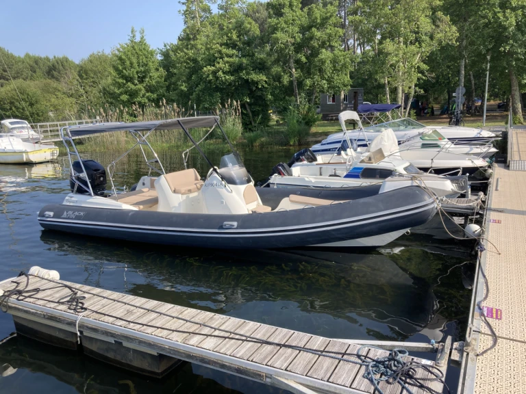 Yacht charter Sanguinet cheap Black Fin 8 Elegance