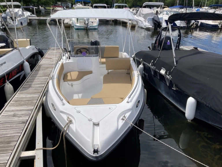 Bareboat Rental Motorboat Optima with a boat licence
