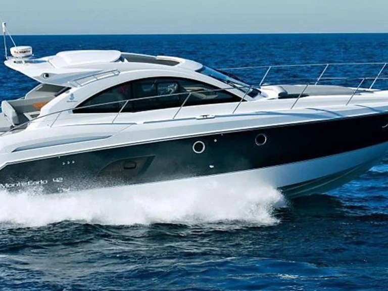 Bénéteau Monte Carlo 42 in Juan-les-Pins on SamBoat