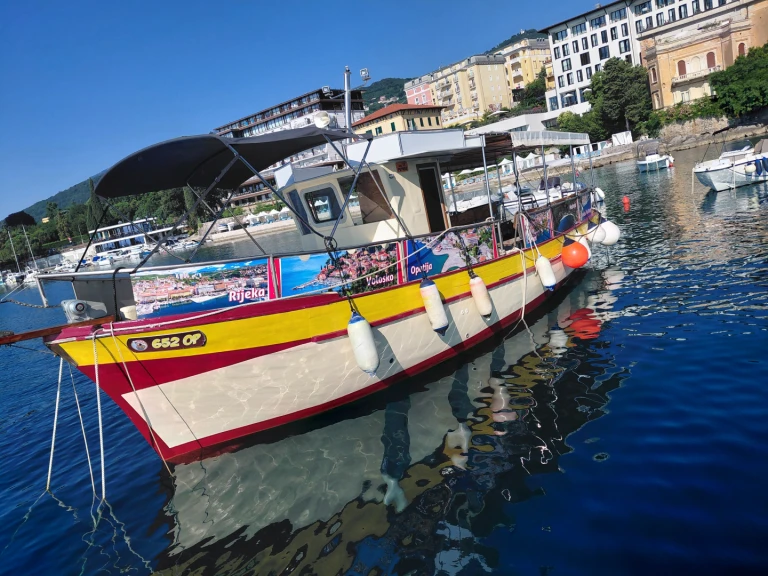 Motorboat for rent Opatija at the best price