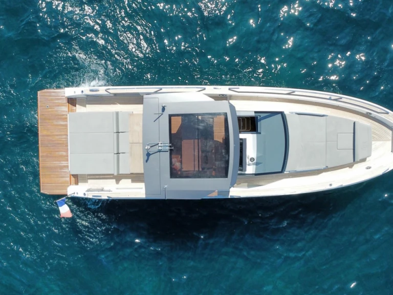 Motorboat rental with or without captain Fiart Golfe-Juan