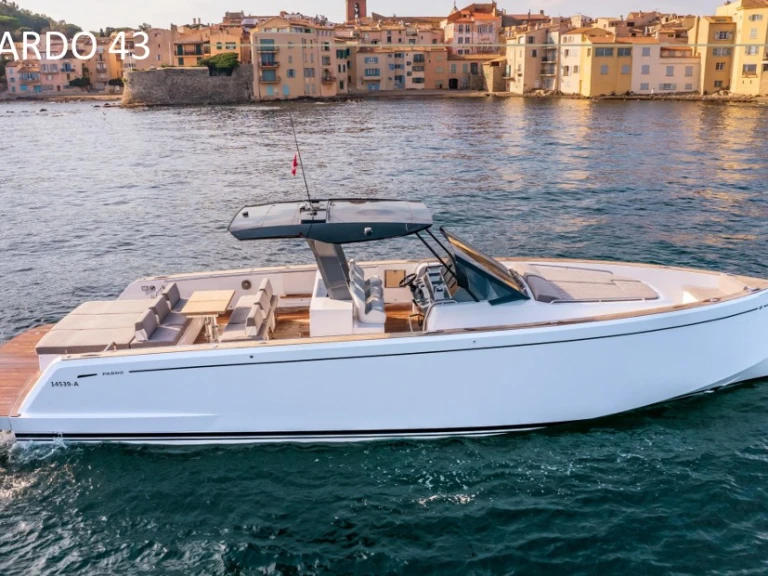 Motorboat rental in Juan-les-Pins - Pardo Yachts Pardo 43