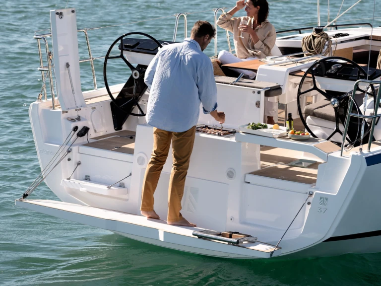 Yacht charter Bandol cheap DUFOUR 37 KA