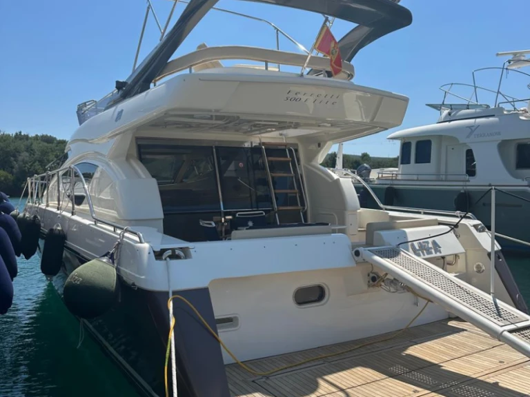Motorboat rental with or without captain Ferretti Tivat