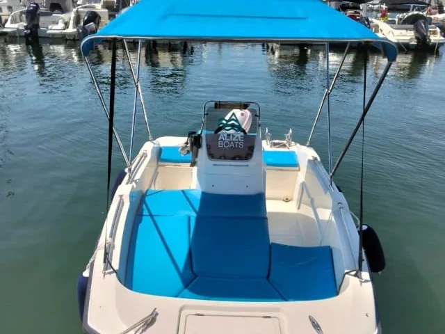 Motorboat for rent Can Pastilla at the best price