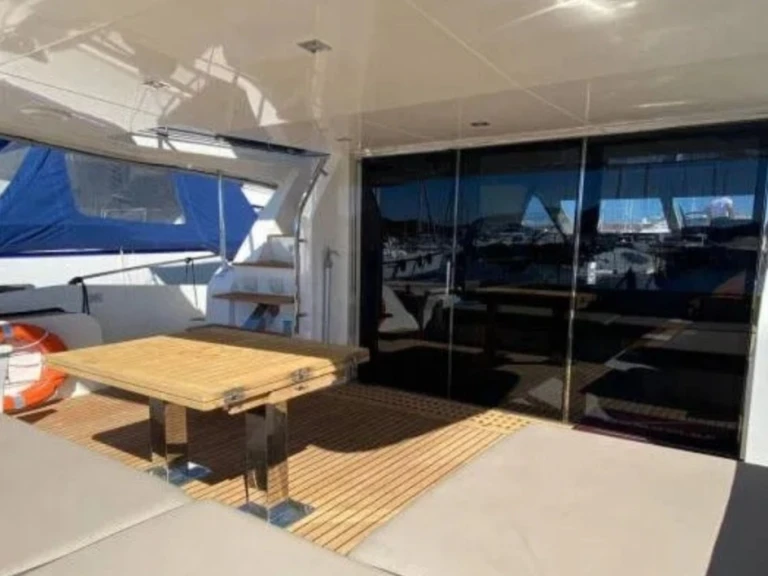 Galeon Galeon 550 Fly in Herceg Novi on SamBoat