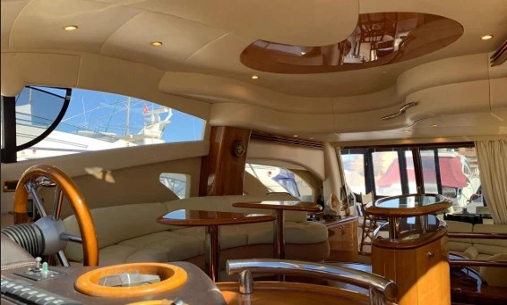 Motorboat rental with or without captain Azimut Juan-les-Pins