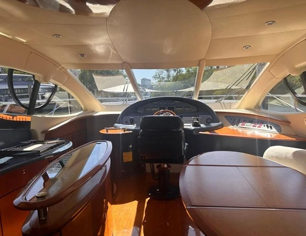 Bareboat Rental Motorboat Azimut with a boat licence