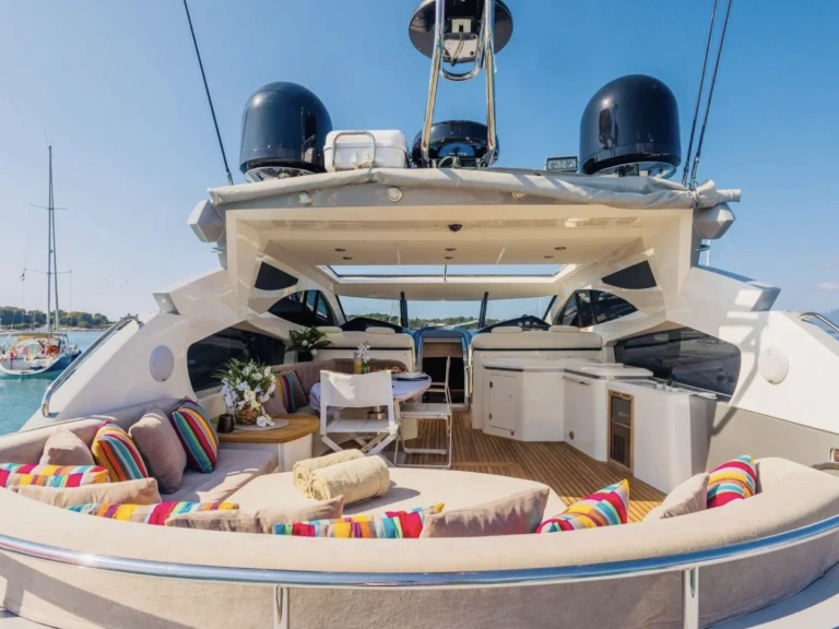 Sunseeker Predator 68 in Saint-Tropez on SamBoat