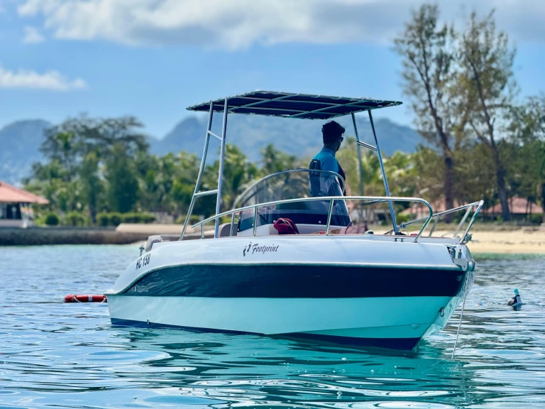 Motorboat for rent Victoria at the best price