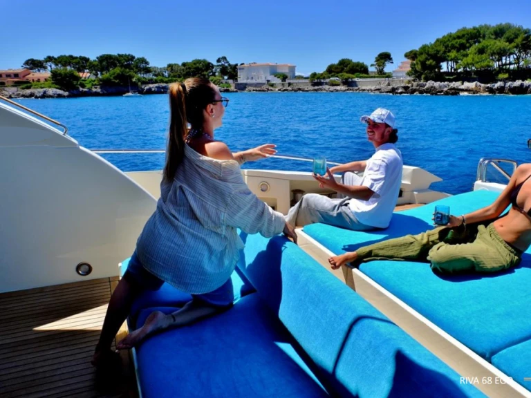 Bareboat Rental Luxury Yacht Riva with a boat licence