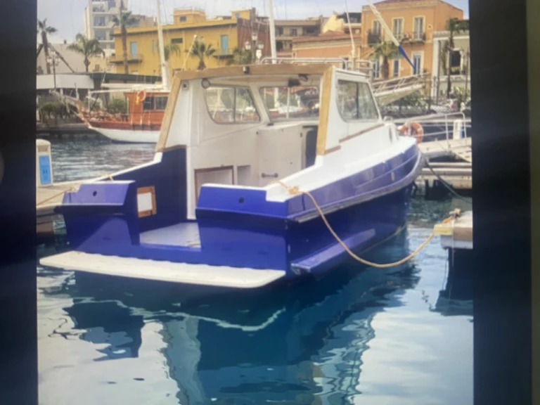 Bareboat Rental Motorboat Sagene with a boat licence