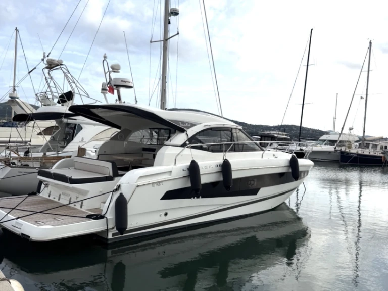 Boat rental Jeanneau Leader 36 Sportop in Port Cogolin on Samboat