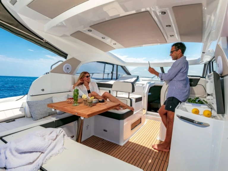 Motorboat rental with or without captain Jeanneau Port Cogolin