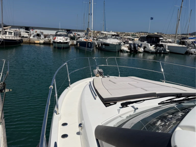 Motorboat for rent Port Cogolin at the best price