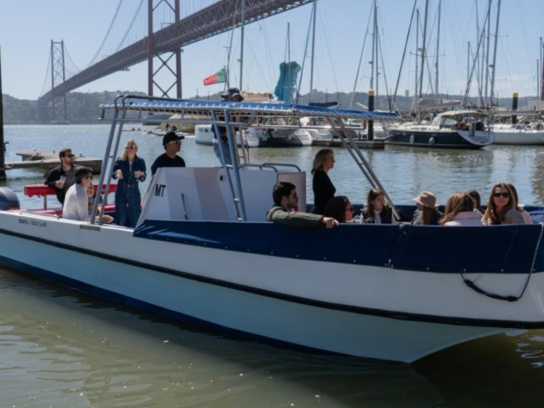 Motorboat for rent Lisbon at the best price
