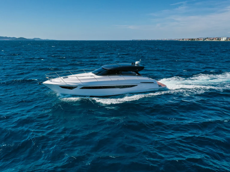 Rent a Focus Power 44 Saint-Tropez
