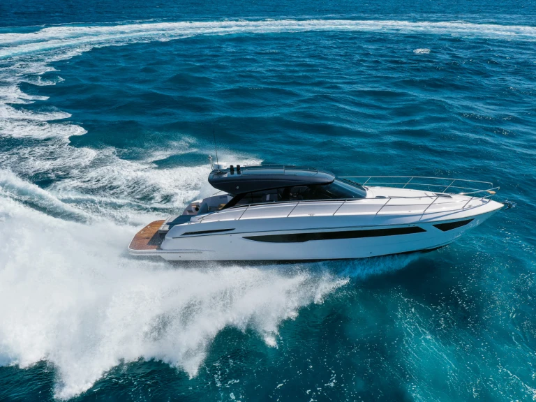 Boat rental Focus Power 44 in Saint-Tropez on Samboat