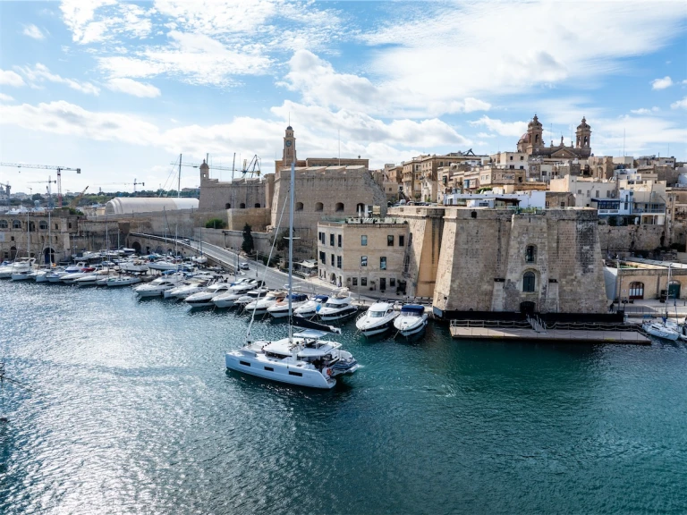 Catamaran for rent Il-Gżira at the best price