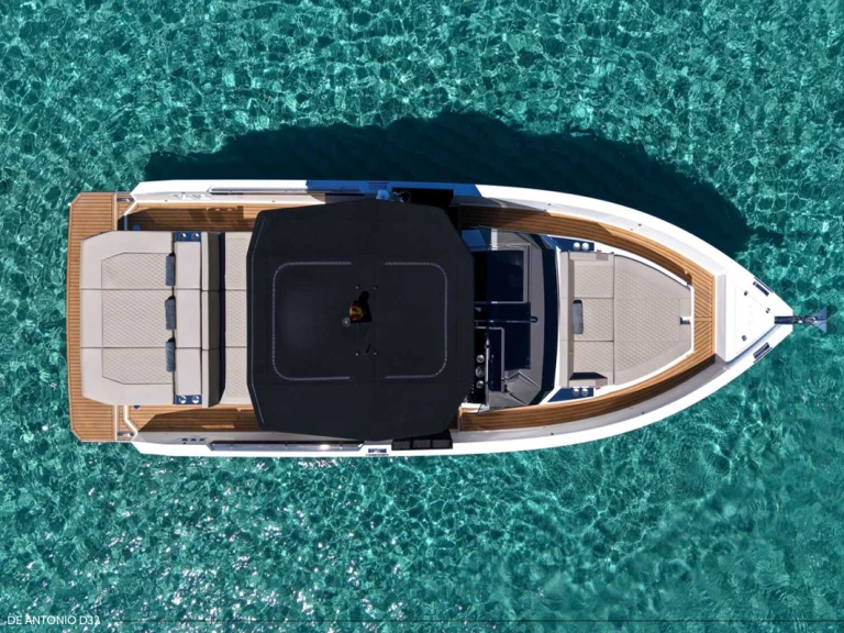 Bareboat Rental Motorboat De Antonio with a boat licence