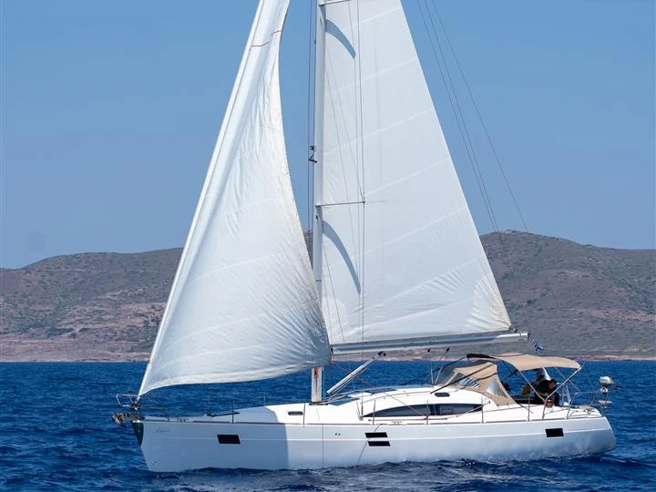 Sailboat for rent Chersonisos at the best price